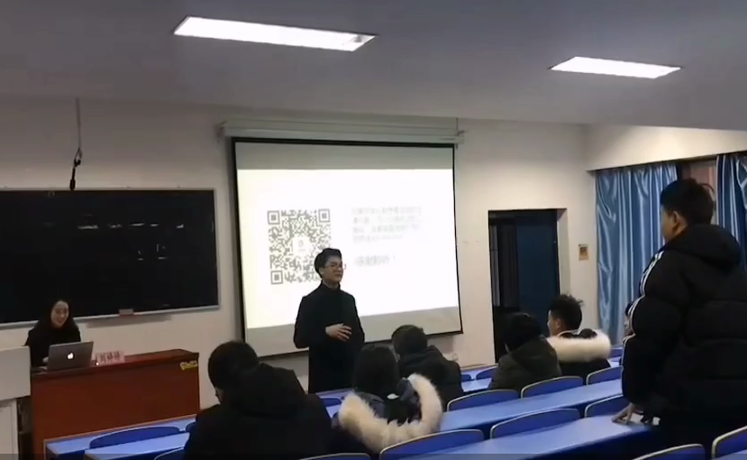 在安徽邮电职业技术学院组织《校园普法》讲座。